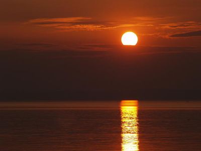 Coucher-de-soleil-au-bord-du-leman--Thonon--France